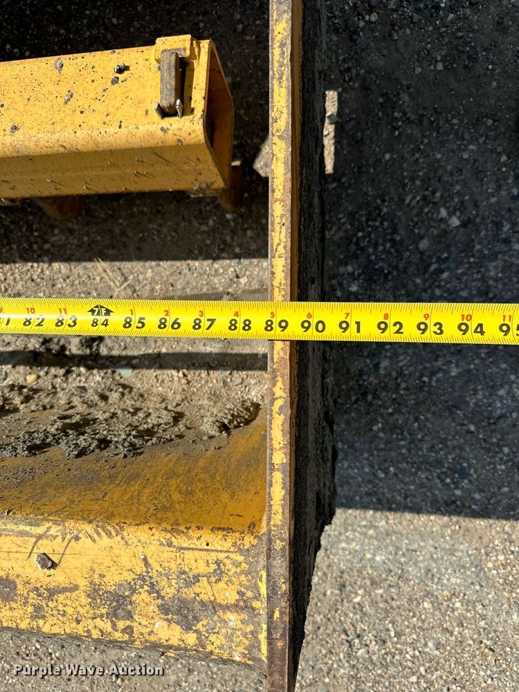 image for item DN0746 John Deere 210LE landscape tractor