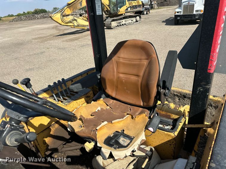 image for item DN0746 John Deere 210LE landscape tractor