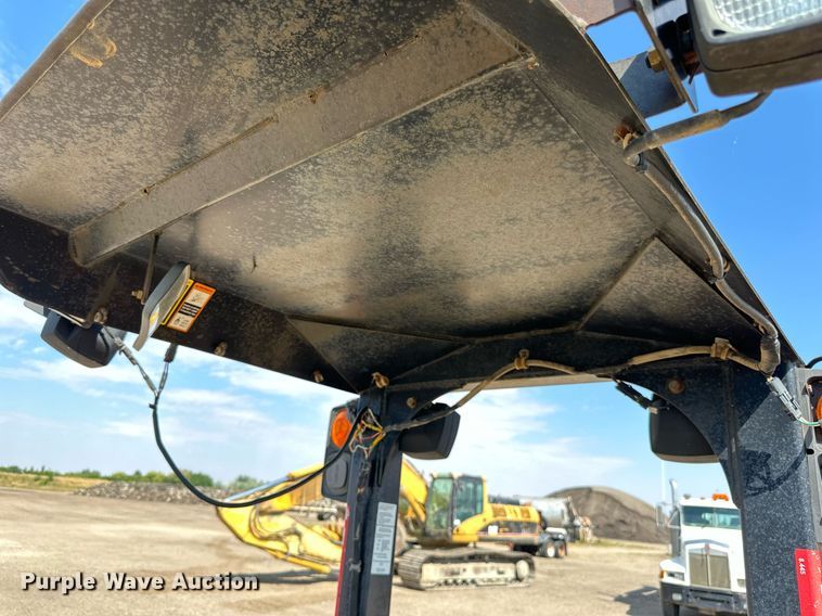 image for item DN0746 John Deere 210LE landscape tractor