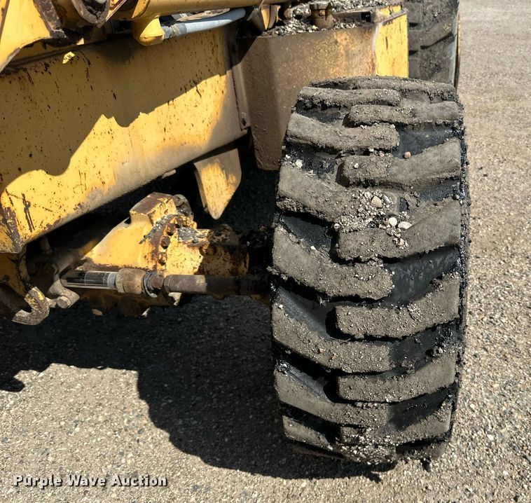 image for item DN0746 John Deere 210LE landscape tractor