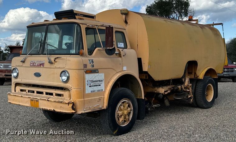 image for item DN0748 1988 Elgin street sweeper truck