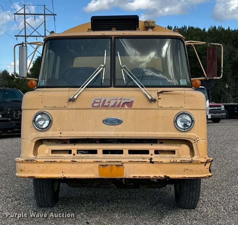 image for item DN0748 1988 Elgin street sweeper truck