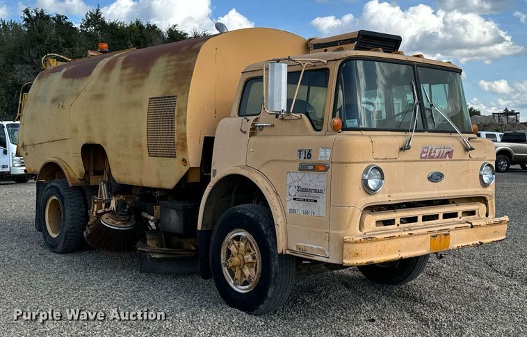 image for item DN0748 1988 Elgin street sweeper truck