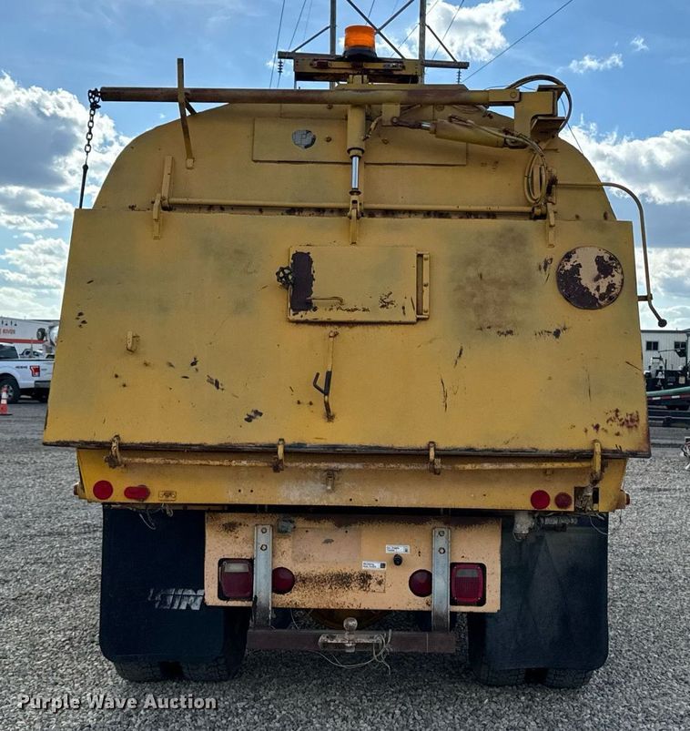 image for item DN0748 1988 Elgin street sweeper truck