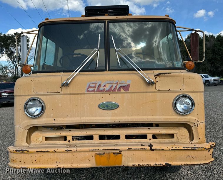 image for item DN0748 1988 Elgin street sweeper truck