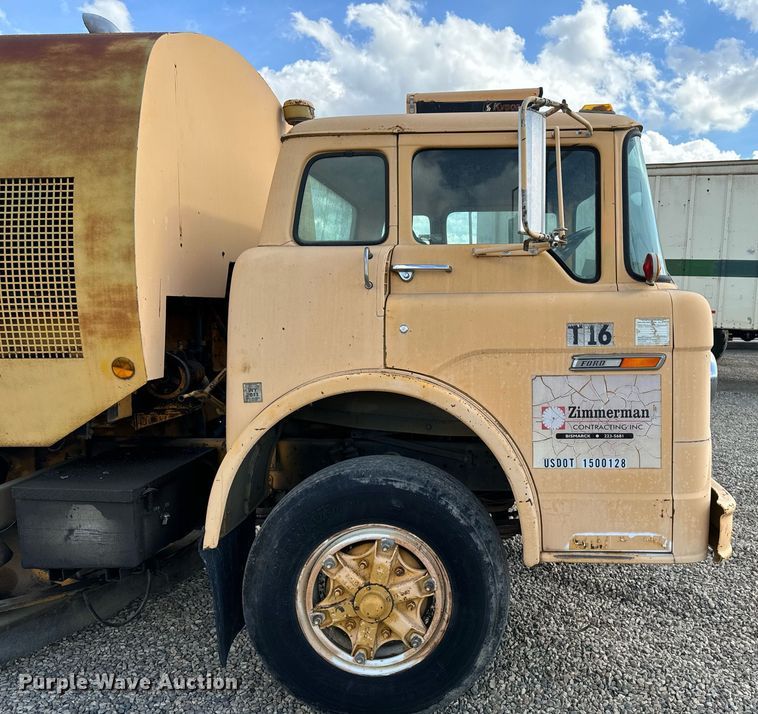 image for item DN0748 1988 Elgin street sweeper truck