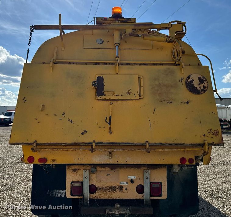 image for item DN0748 1988 Elgin street sweeper truck