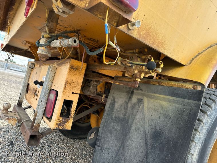 image for item DN0748 1988 Elgin street sweeper truck