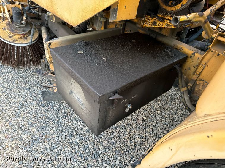 image for item DN0748 1988 Elgin street sweeper truck