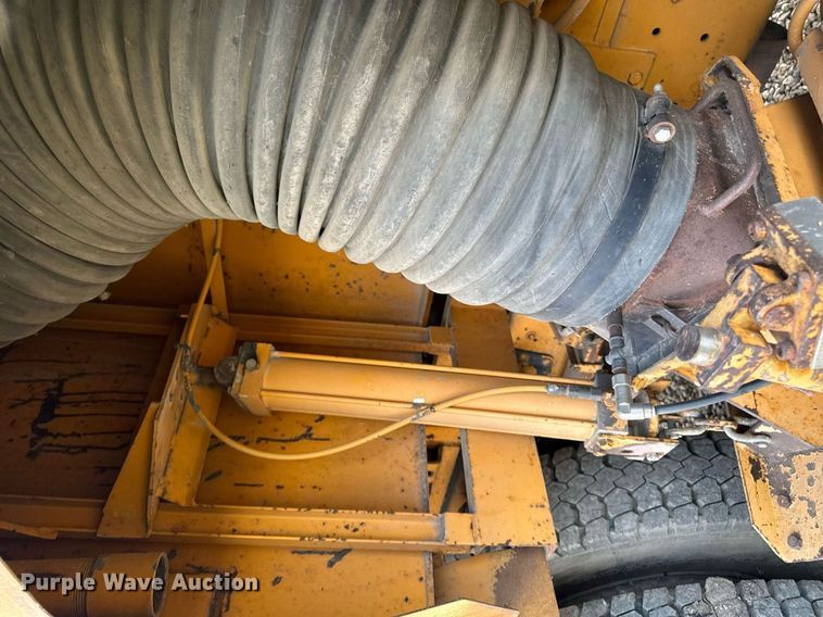 image for item DN0748 1988 Elgin street sweeper truck