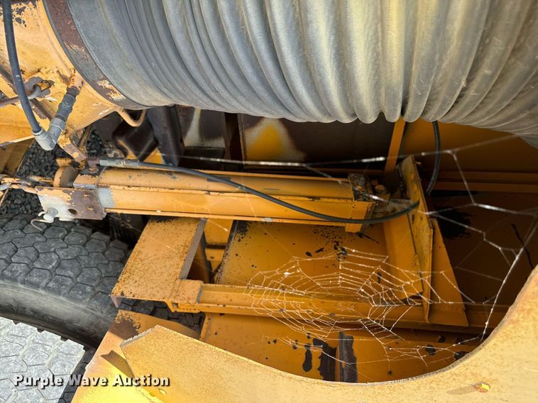 image for item DN0748 1988 Elgin street sweeper truck