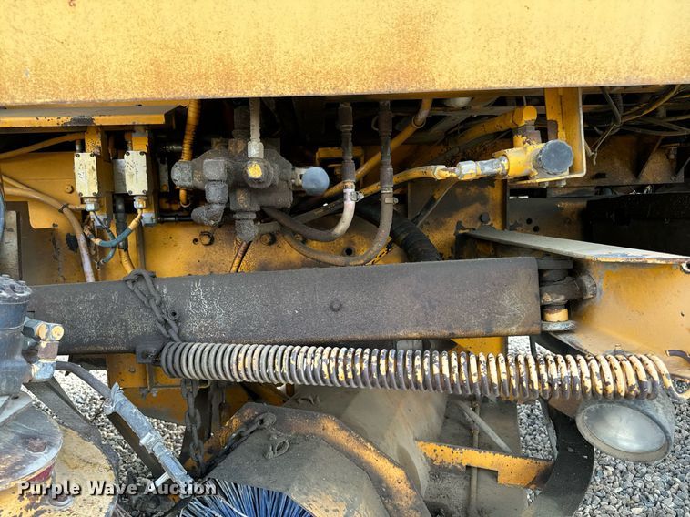 image for item DN0748 1988 Elgin street sweeper truck