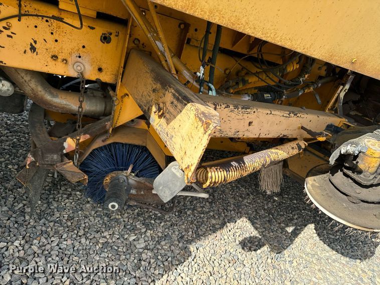 image for item DN0748 1988 Elgin street sweeper truck
