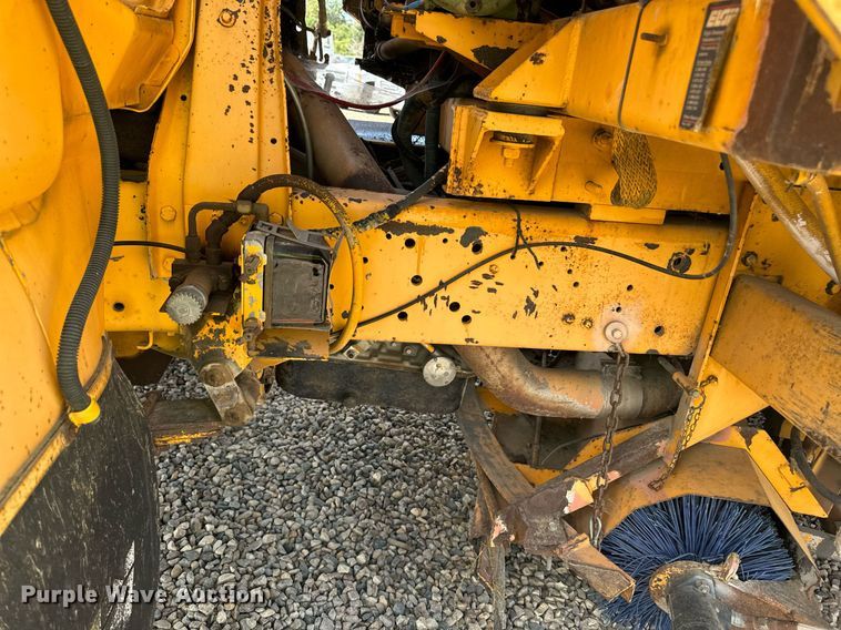 image for item DN0748 1988 Elgin street sweeper truck