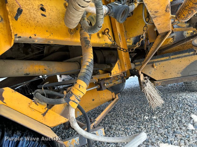 image for item DN0748 1988 Elgin street sweeper truck