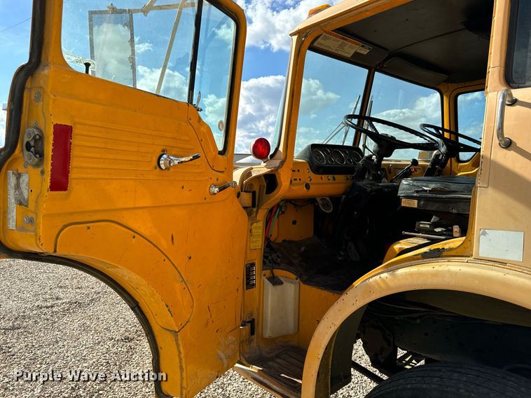 image for item DN0748 1988 Elgin street sweeper truck