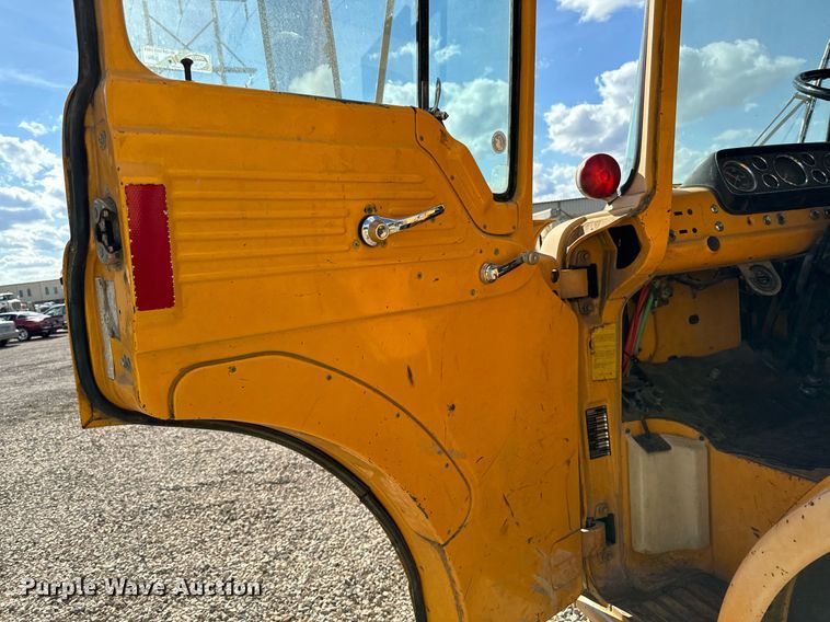 image for item DN0748 1988 Elgin street sweeper truck