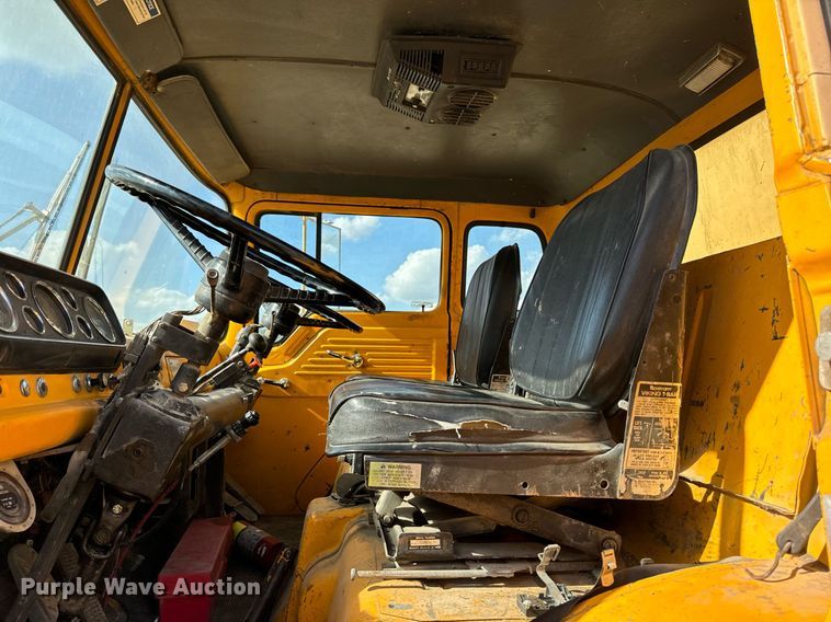 image for item DN0748 1988 Elgin street sweeper truck