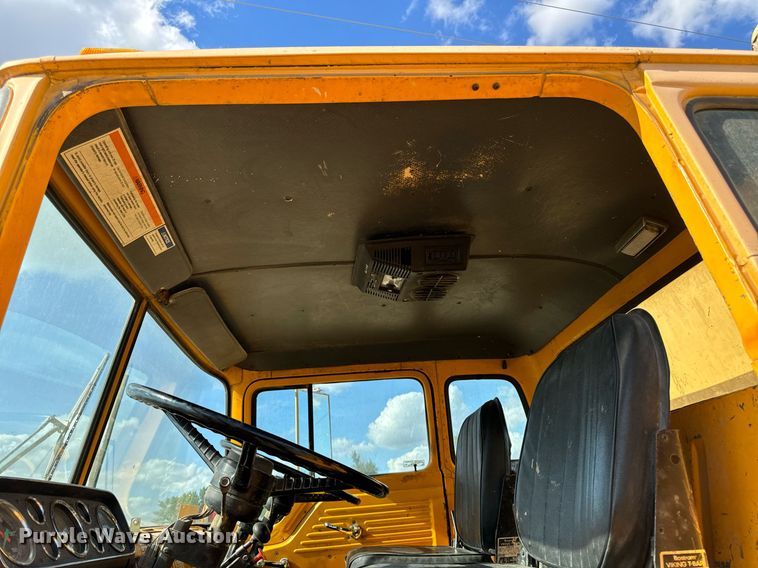 image for item DN0748 1988 Elgin street sweeper truck