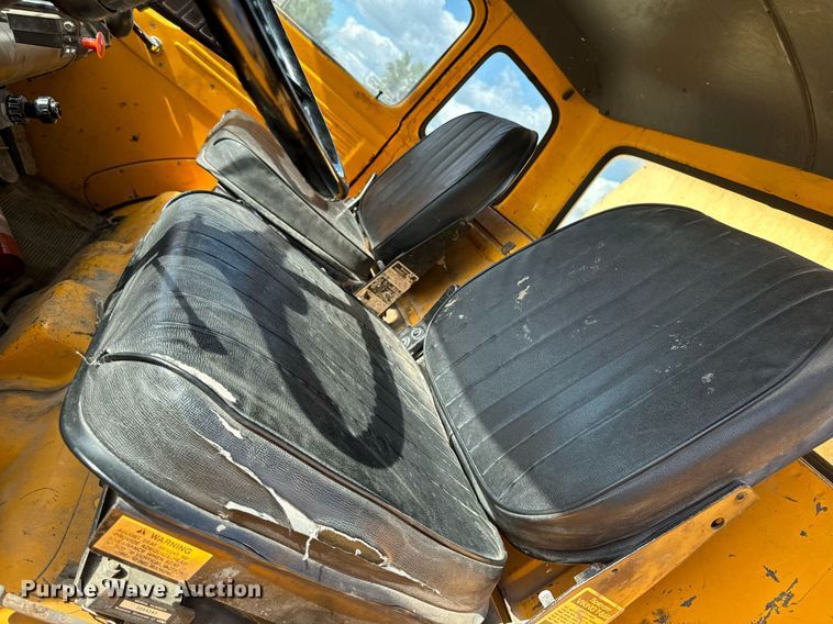 image for item DN0748 1988 Elgin street sweeper truck