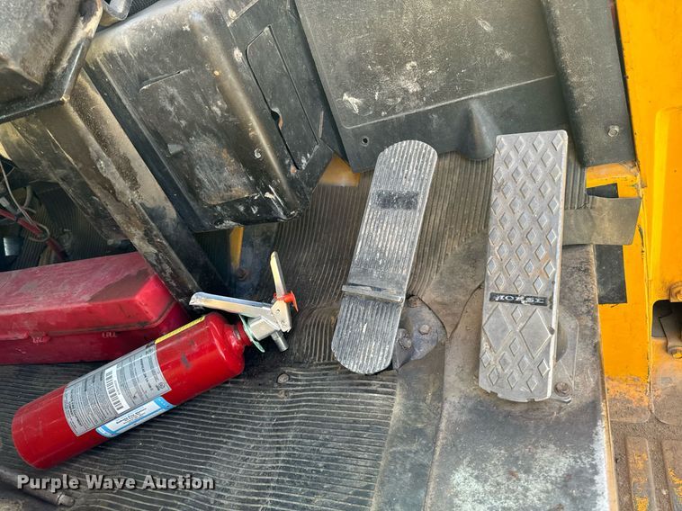 image for item DN0748 1988 Elgin street sweeper truck