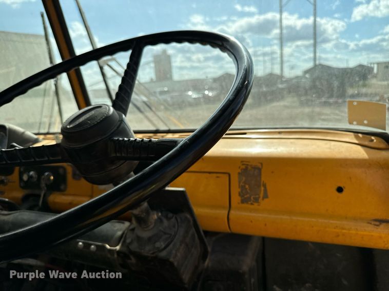 image for item DN0748 1988 Elgin street sweeper truck