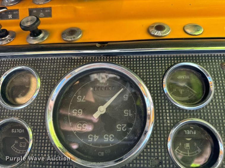 image for item DN0748 1988 Elgin street sweeper truck