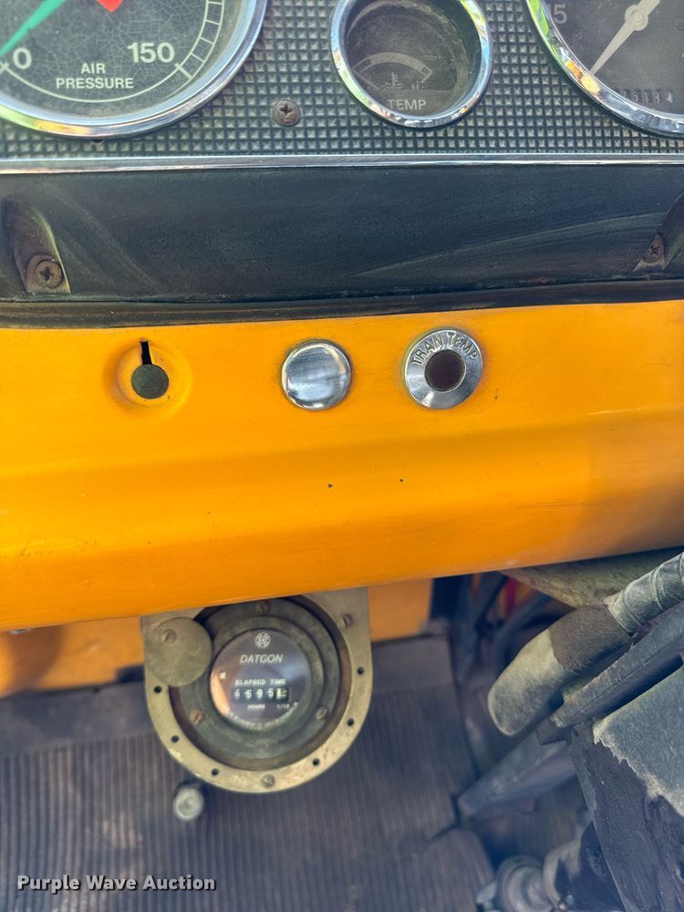 image for item DN0748 1988 Elgin street sweeper truck