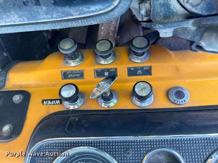 image for item DN0748 1988 Elgin street sweeper truck