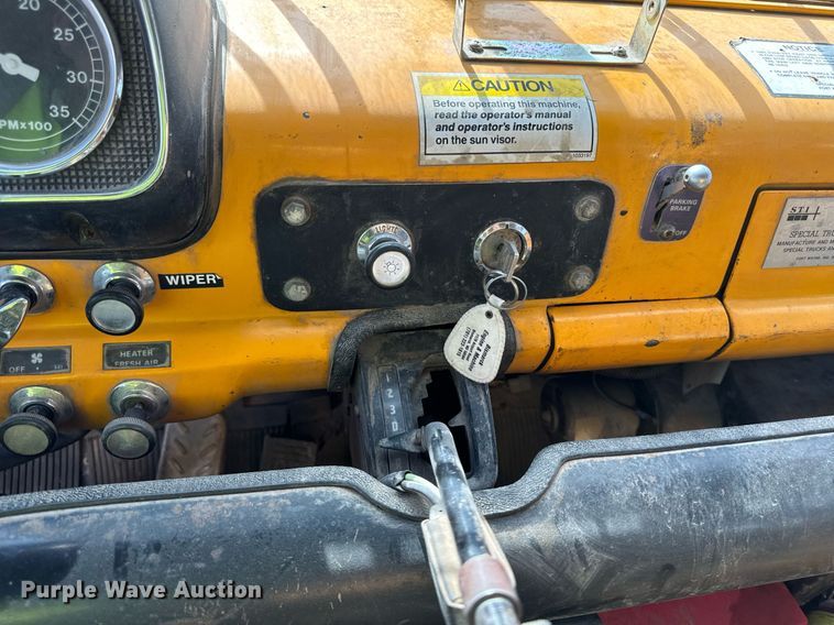 image for item DN0748 1988 Elgin street sweeper truck