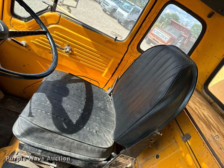 image for item DN0748 1988 Elgin street sweeper truck