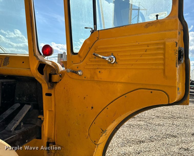 image for item DN0748 1988 Elgin street sweeper truck