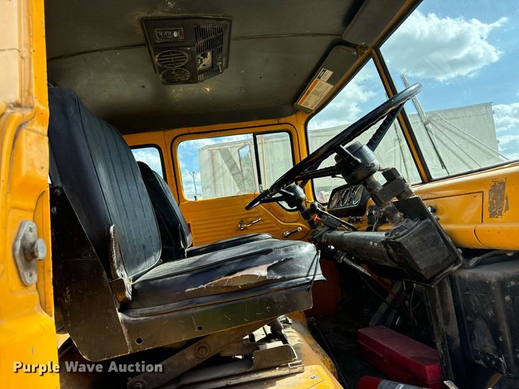 image for item DN0748 1988 Elgin street sweeper truck