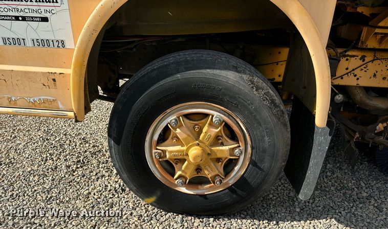 image for item DN0748 1988 Elgin street sweeper truck