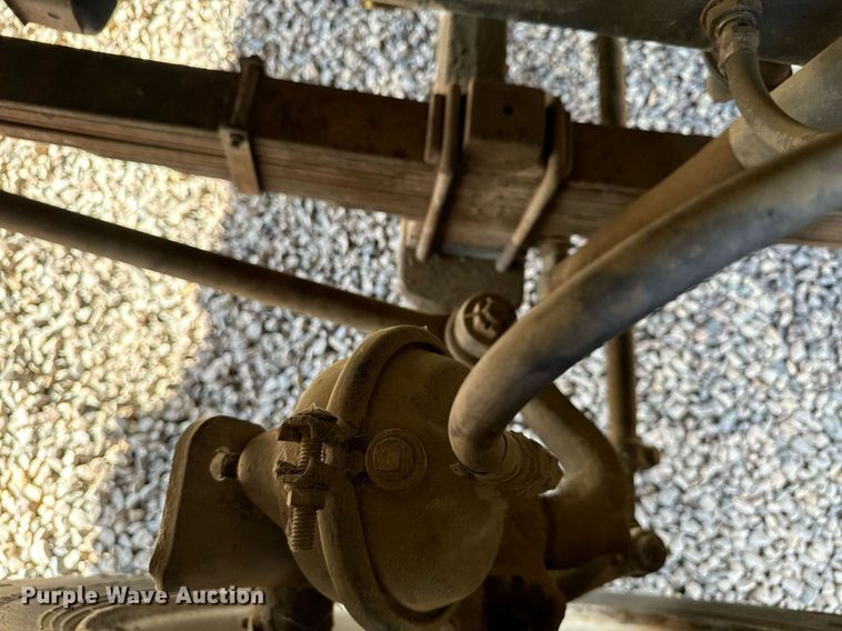 image for item DN0748 1988 Elgin street sweeper truck