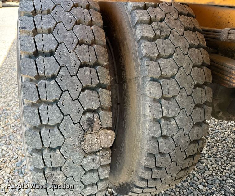 image for item DN0748 1988 Elgin street sweeper truck