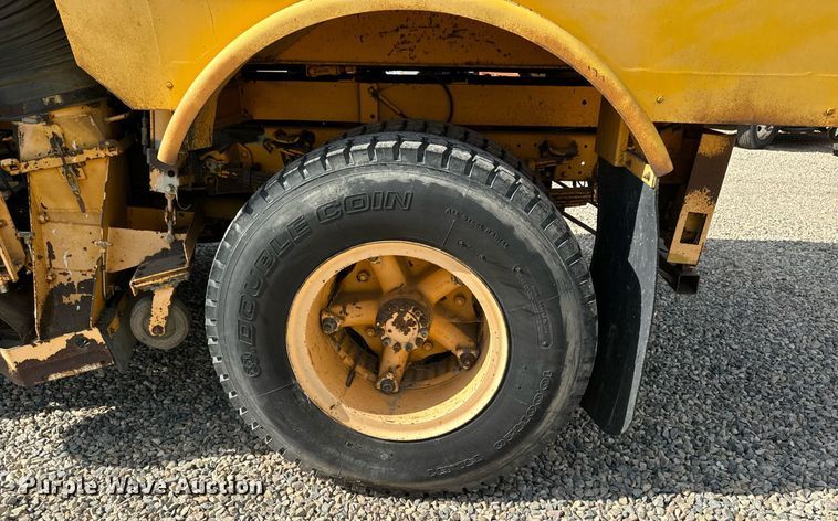 image for item DN0748 1988 Elgin street sweeper truck