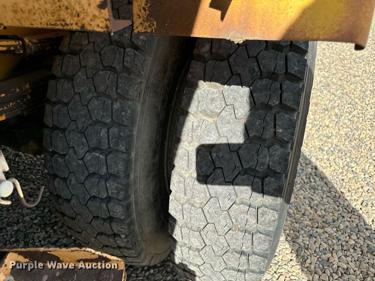 image for item DN0748 1988 Elgin street sweeper truck