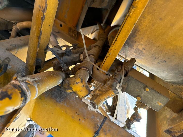 image for item DN0748 1988 Elgin street sweeper truck