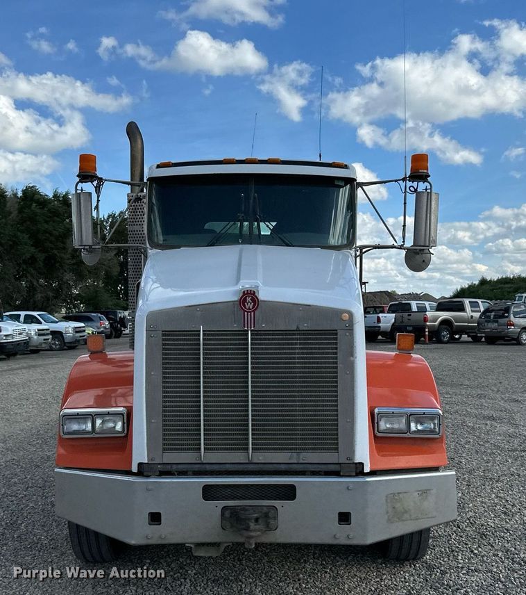 image for item DN0750 2009 Kenworth  T800 semi truck