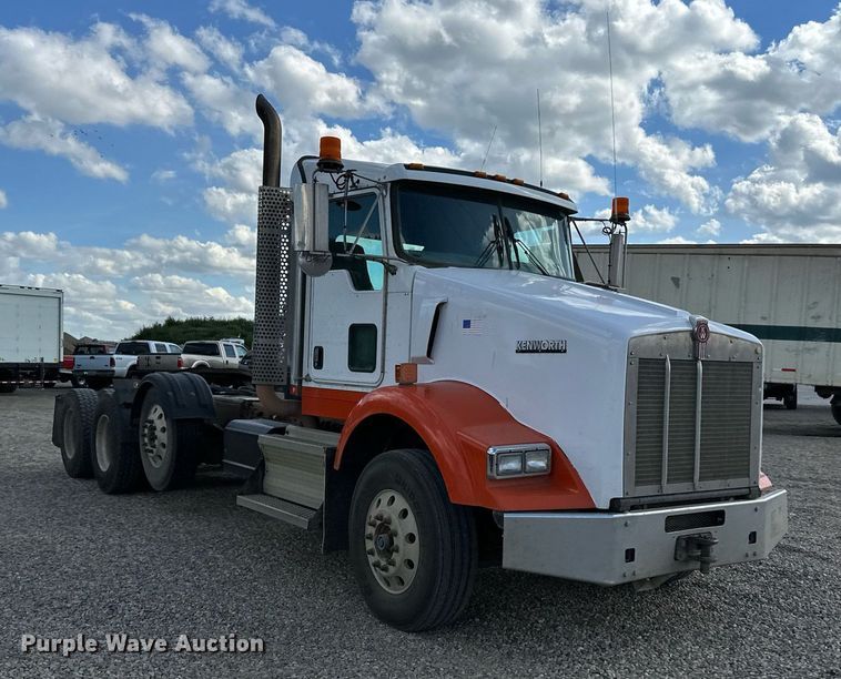 image for item DN0750 2009 Kenworth  T800 semi truck