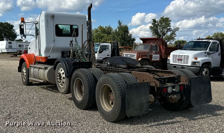 image for item DN0750 2009 Kenworth  T800 semi truck
