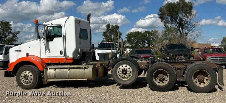 image for item DN0750 2009 Kenworth  T800 semi truck