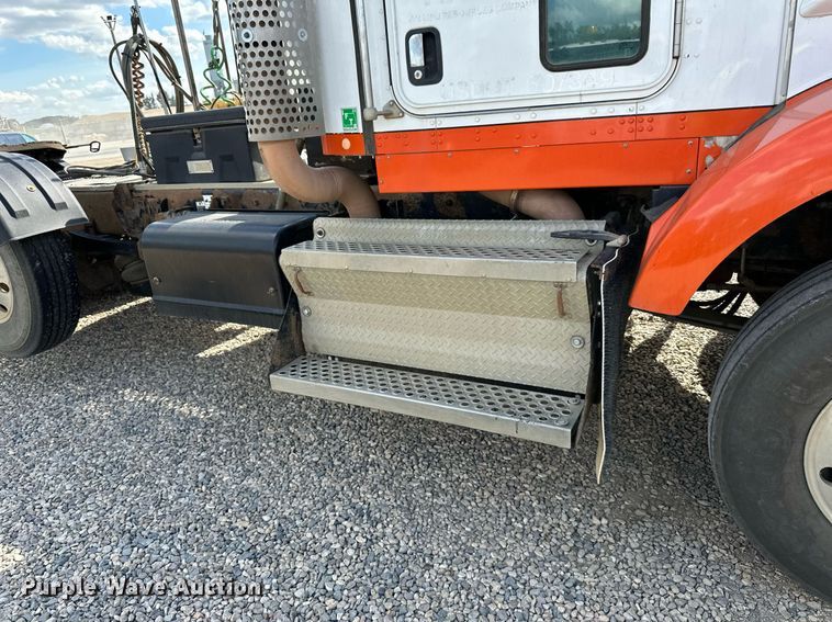 image for item DN0750 2009 Kenworth  T800 semi truck