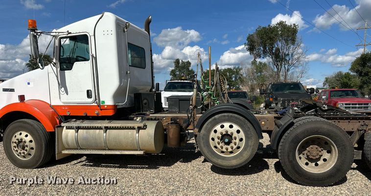 image for item DN0750 2009 Kenworth  T800 semi truck