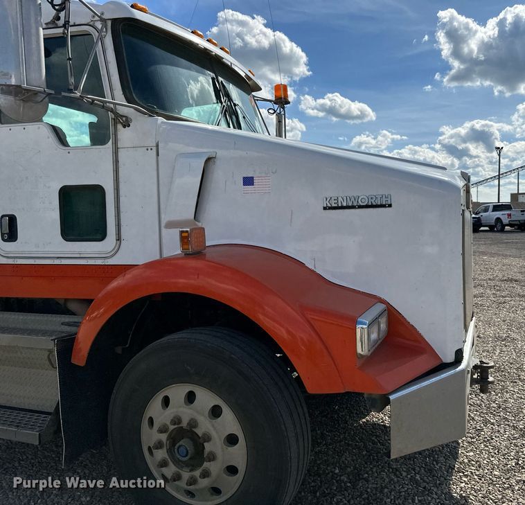 image for item DN0750 2009 Kenworth  T800 semi truck