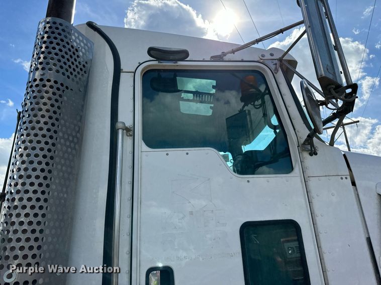 image for item DN0750 2009 Kenworth  T800 semi truck