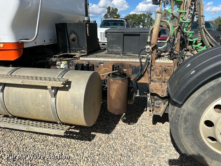 image for item DN0750 2009 Kenworth  T800 semi truck