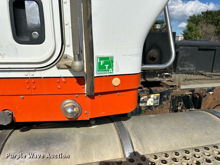 image for item DN0750 2009 Kenworth  T800 semi truck