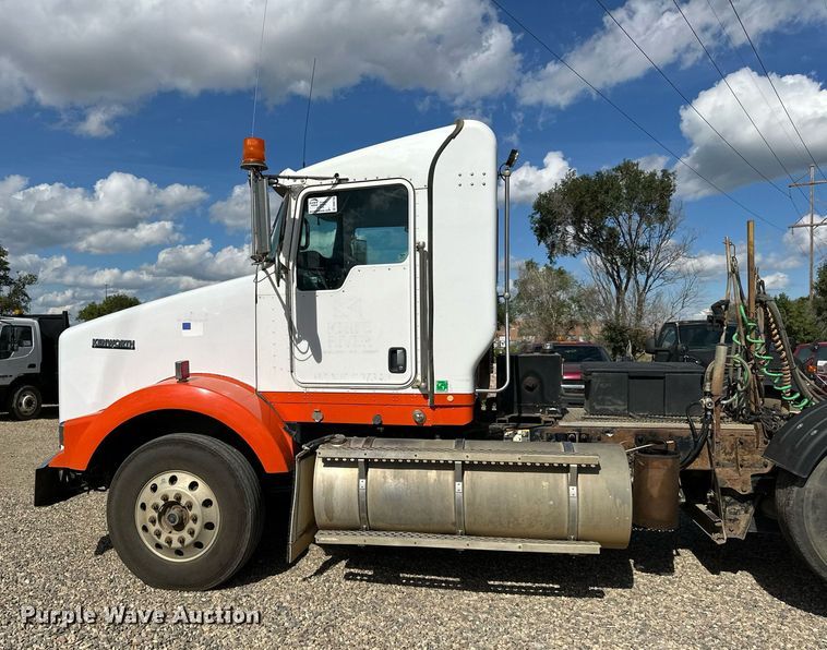 image for item DN0750 2009 Kenworth  T800 semi truck